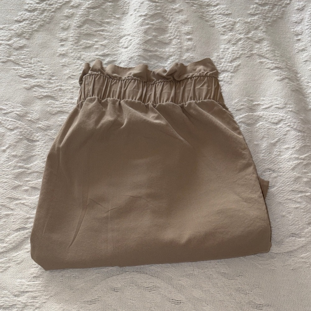 Abercrombie & Fitch Women's High Rise Tan Shorts Gently Loved L - Picture 11 of 11